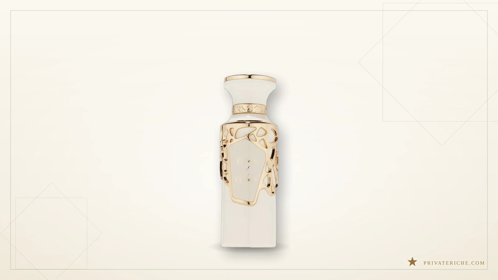 Frasco de Fragrance World Creme of Clouds sobre fondo crema, perfume gourmand unisex de coco y vainilla