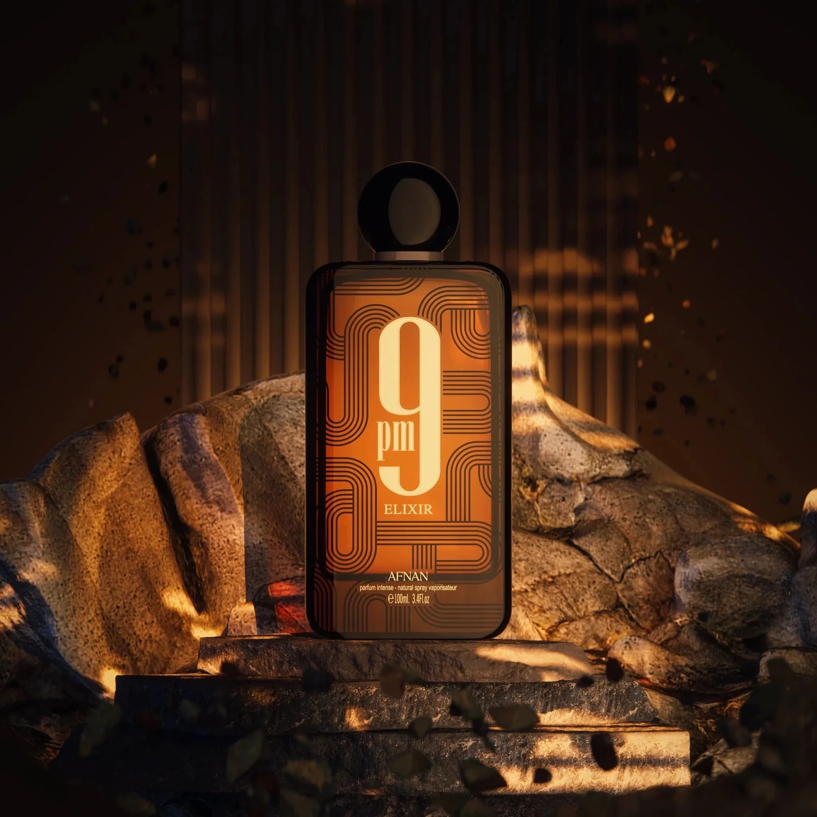 Afnan 9PM Elixir · Eau de Parfum 100 ml · para Hombre — el frasco fotografiado en una escena de ambiente