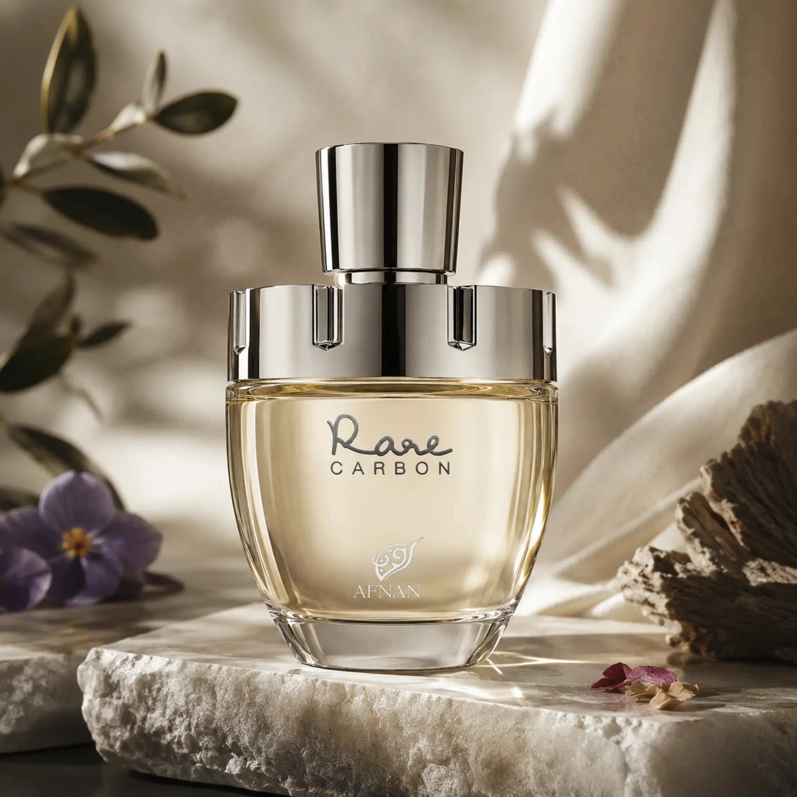 Afnan Rare Carbon · Eau de Parfum 100 ml · para Hombre — el frasco fotografiado en una escena de ambiente
