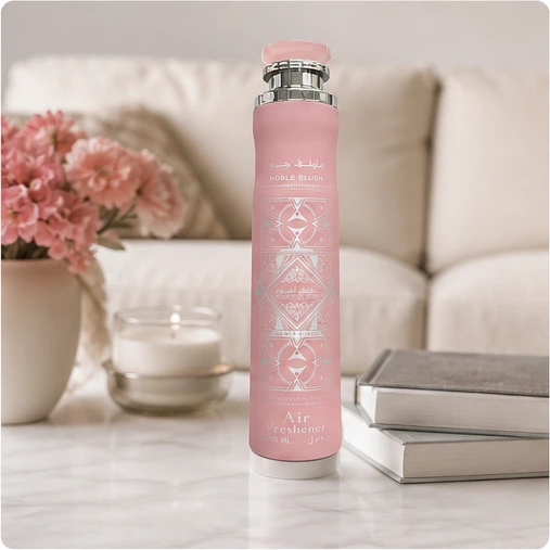 Lattafa Bade'e Al Oud Noble Blush · Ambientador Árabe — el envase colocado en una estancia de la casa