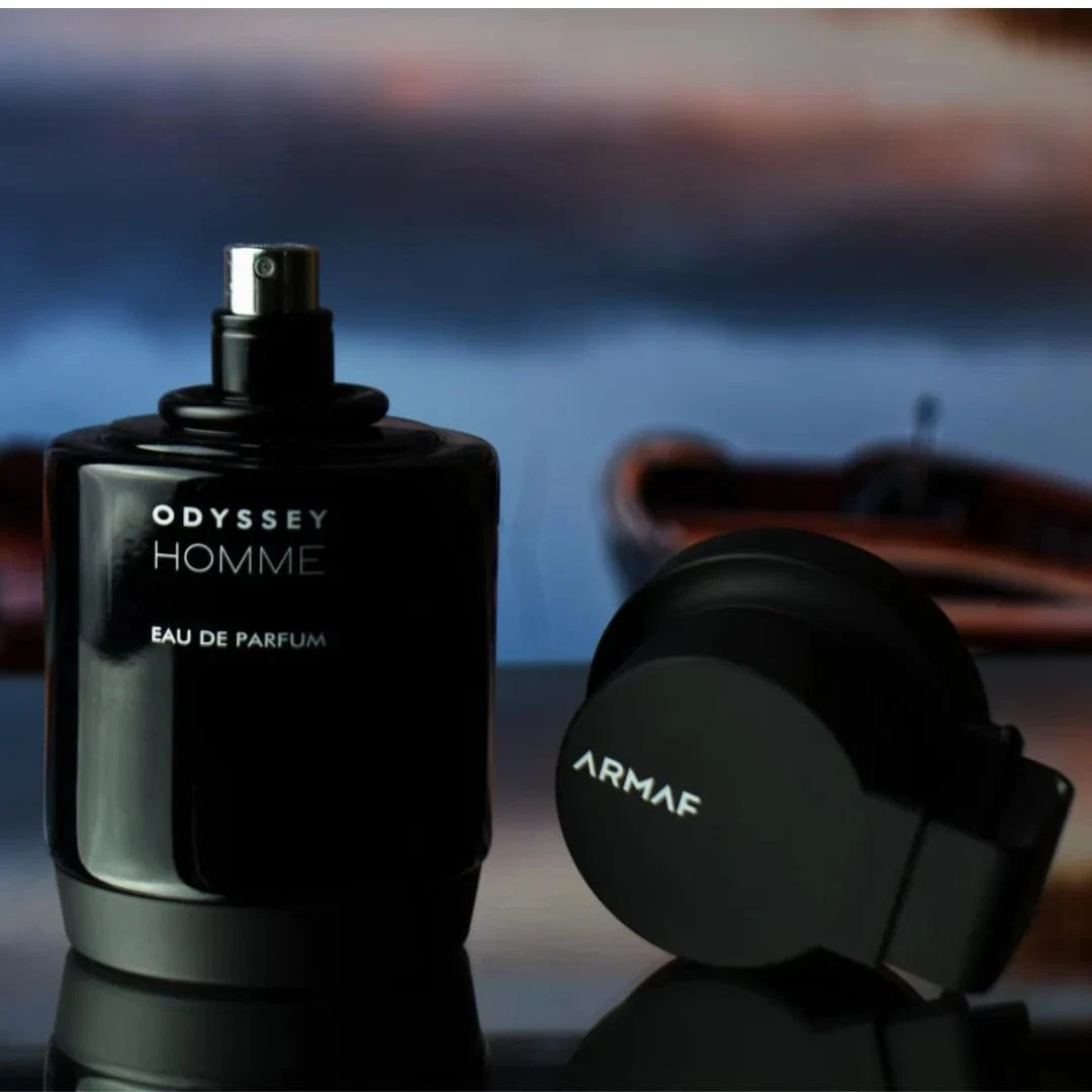 Armaf Odyssey Homme · Eau de Parfum 100 ml · para Hombre — el frasco fotografiado en una escena de ambiente