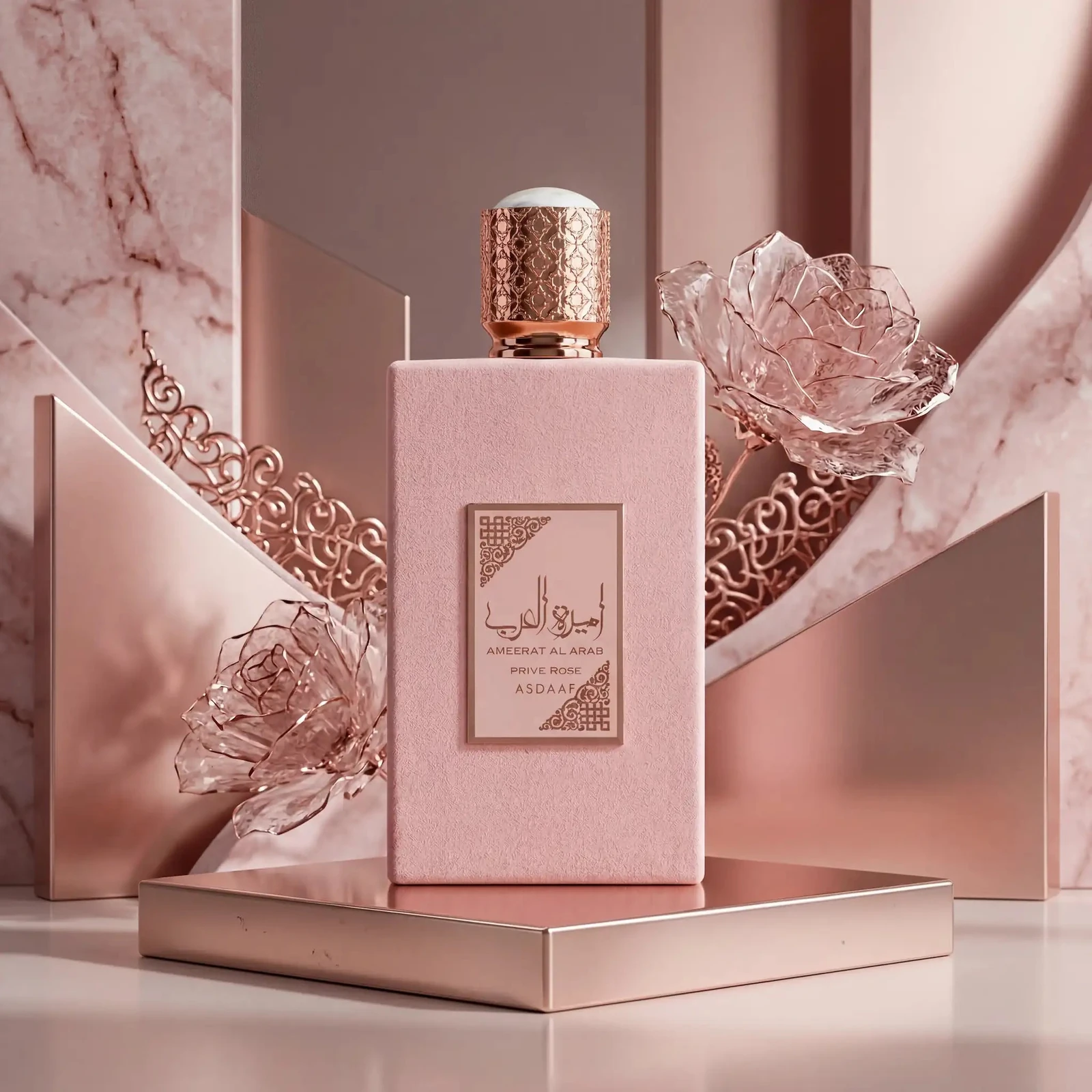 Asdaaf Ameerat Al Arab Prive Rose (Princesa de Arabia) · 100 ml · para Mujer — el frasco fotografiado en una escena de ambiente