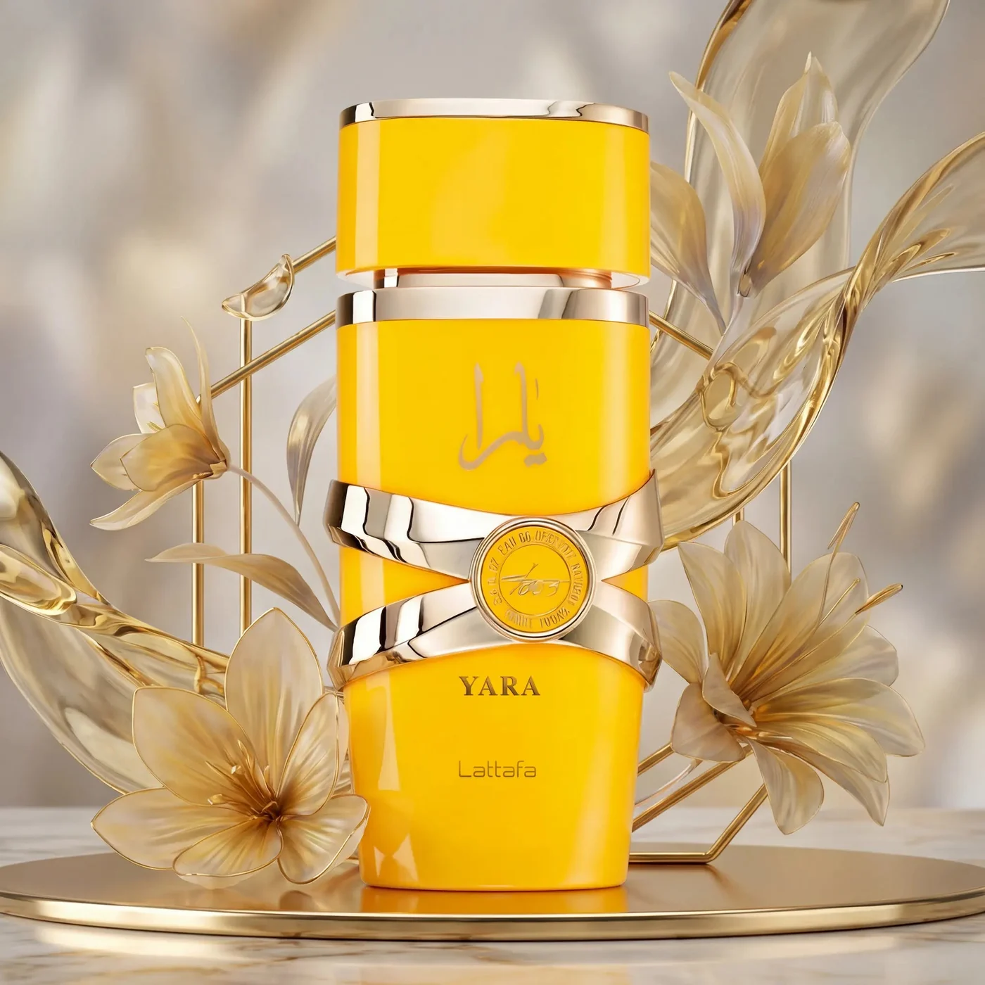 Lattafa Yara Tous · 100 ml · para Mujer — el frasco fotografiado en una escena de ambiente