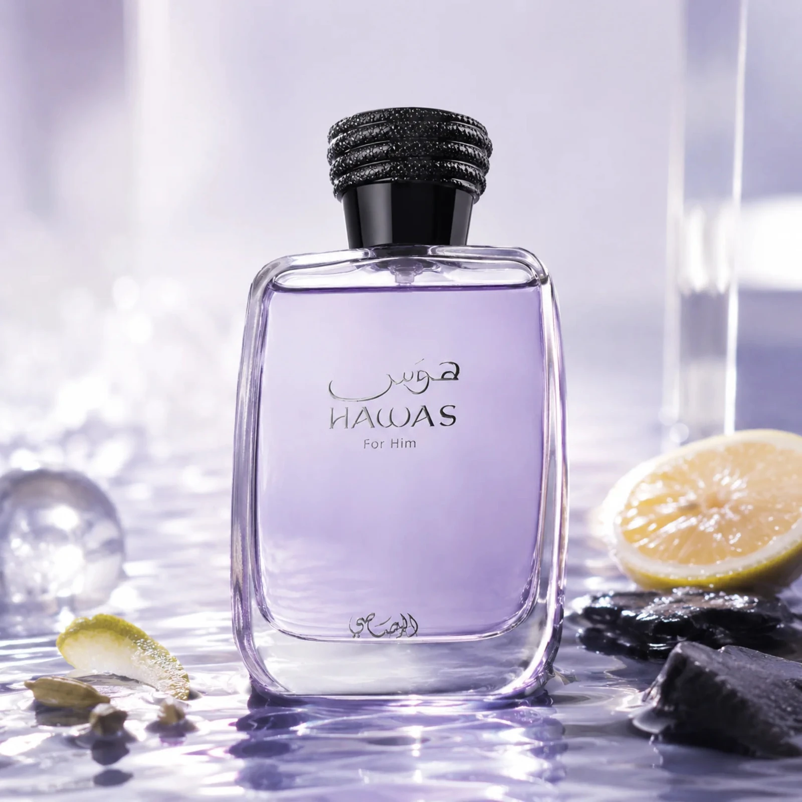 Rasasi Hawas · Eau de Parfum 100 ml · para Hombre — el frasco fotografiado en una escena de ambiente